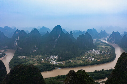 航拍廣西桂林陽(yáng)朔桂林山水