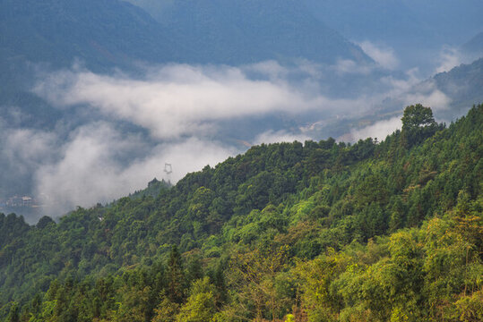 山區(qū)山脈云霧