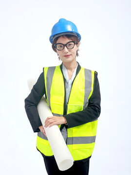 安全帽的中年女性工程師形象