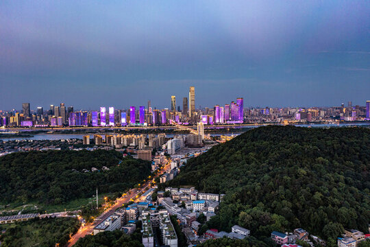 航拍湖南長(zhǎng)沙岳麓區(qū)城市夜景