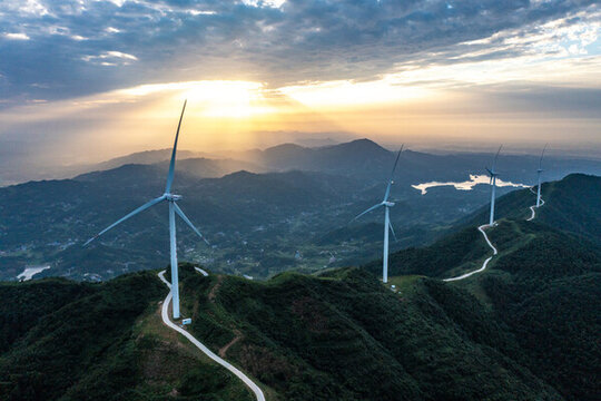 航拍湖南長(zhǎng)沙寧鄉(xiāng)古山峰風(fēng)電場(chǎng)