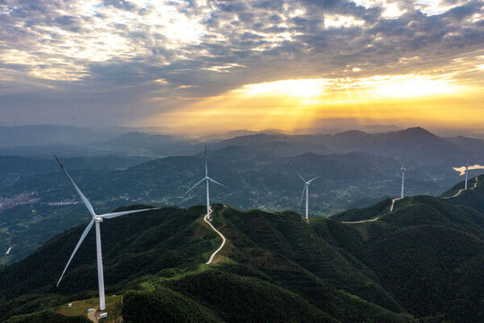 航拍湖南長沙寧鄉(xiāng)古山峰風(fēng)電場