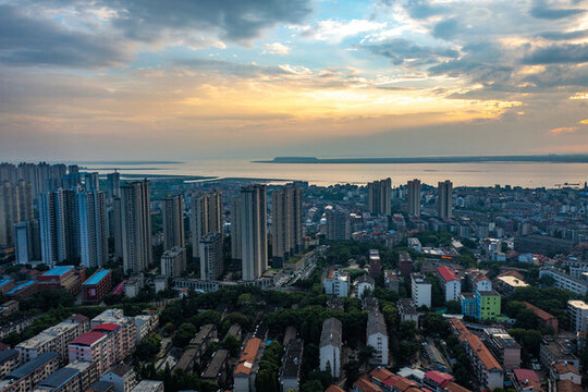 航拍湖南岳陽(yáng)市城市景觀