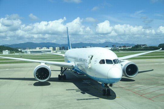 機(jī)場(chǎng)客機(jī)
