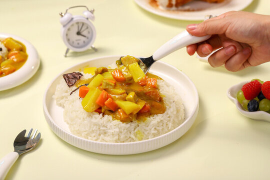 兒童餐咖喱雞塊米飯