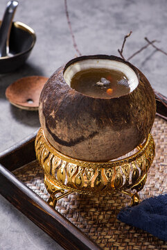 椰子竹絲雞湯