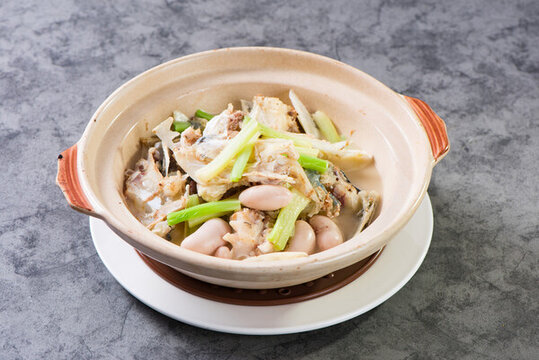 魚頭雞子煲