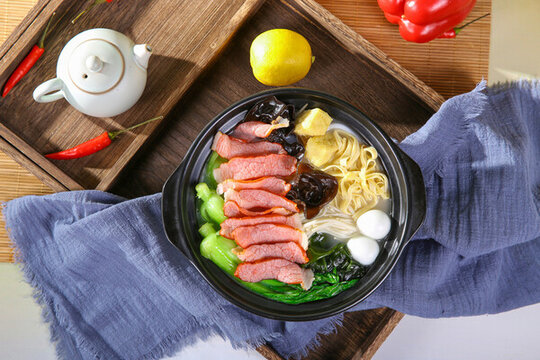 鴨肉米線