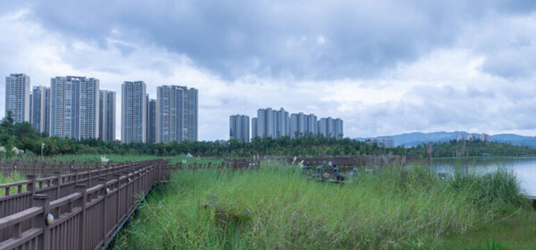 云南楚雄藍(lán)天白云城市建筑