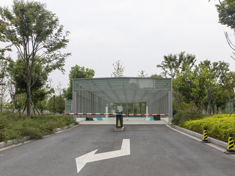 地下車庫入口