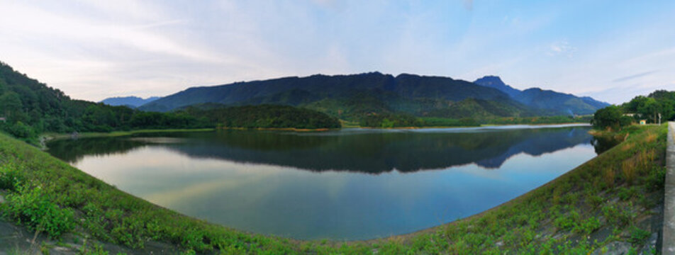 山脈水庫全景