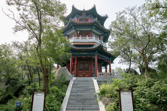 嶧山三圣閣