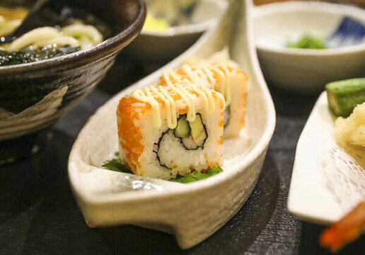 日式料理魚子壽司特寫
