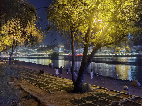 黃河邊夜景