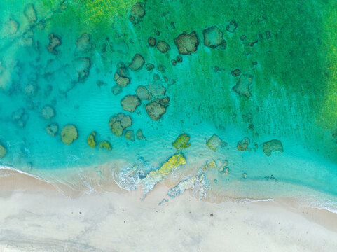 蜈支洲島藍(lán)色玻璃海水