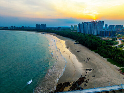 瓊海紅石灘海岸線沙灘夕陽(yáng)