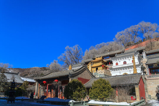 五臺(tái)山顯通寺萬(wàn)佛銅殿金殿