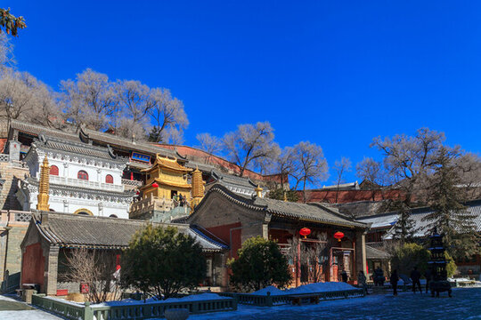 五臺(tái)山顯通寺萬(wàn)佛銅殿金殿