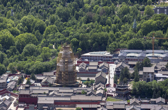 五臺山大白塔維藍(lán)古建寺廟