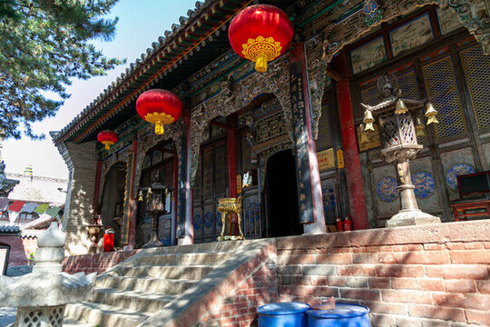五臺山尊勝寺藍天白云古建寺廟