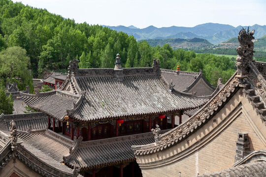 五臺山尊勝寺藍天白云古建寺廟