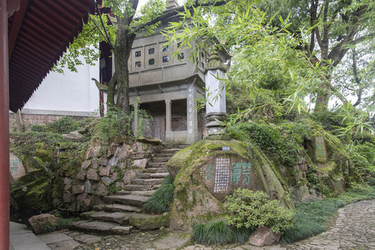漢古老經(jīng)石室