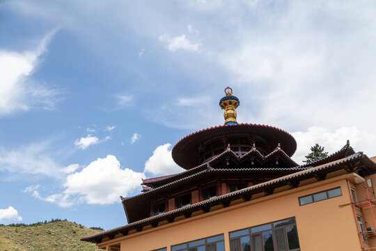 五臺(tái)山古文殊寺藍(lán)天白云古建