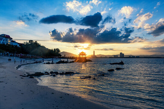 蜈支洲島情人橋日落夕陽