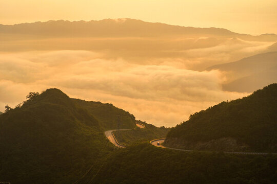 山頂盤山公路日出云海震撼風(fēng)光