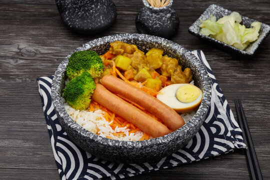 火腿腸咖喱飯