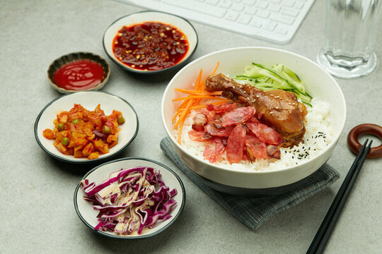 雞腿臘肉飯