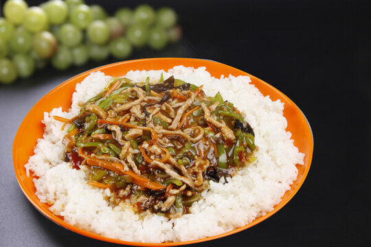 魚香肉絲蓋飯
