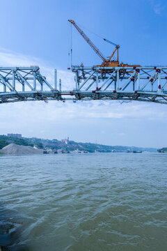 宜賓建設(shè)中岷江成貴高鐵特大橋