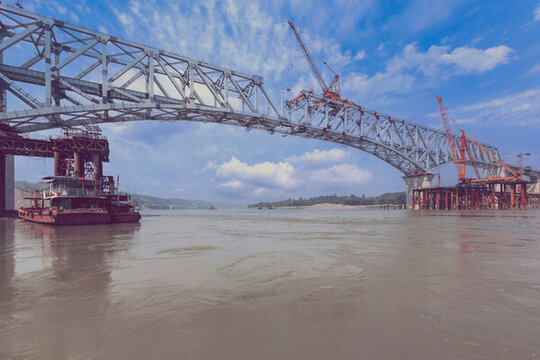 宜賓建設(shè)中岷江成貴高鐵特大橋