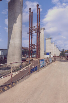 宜賓建設(shè)中岷江成貴高鐵特大橋