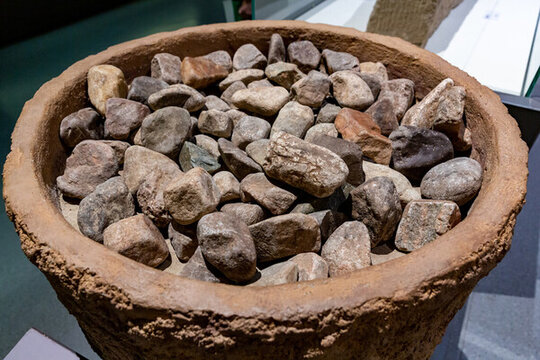 草原古代商隊野炊用的石烙灶
