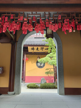 寺廟祈福場景