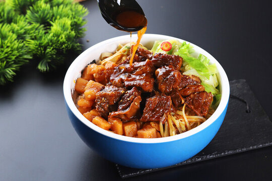 牛腩飯