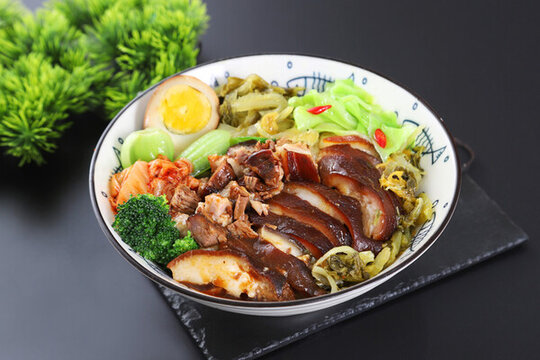 豬肘飯