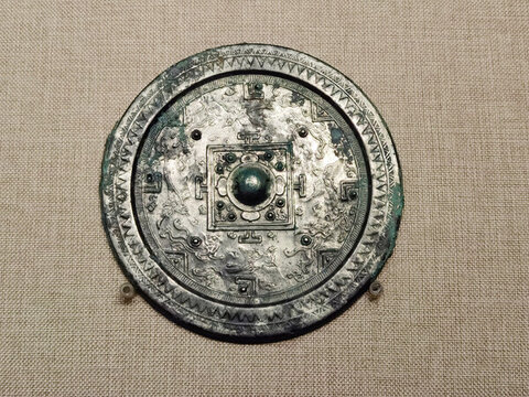 仿漢博局飛鳥紋鏡