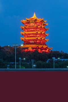 武漢網(wǎng)紅地鐵口黃鶴樓夜景