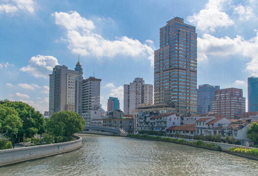 上海蘇州河畔