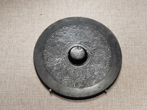 變形方花紋雙佛像八風鳥紋鏡