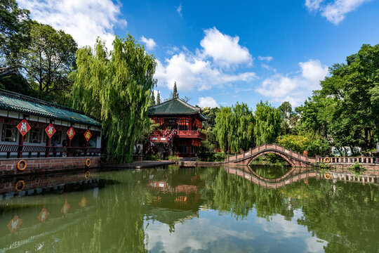 廣漢房湖公園湖泊古建筑小橋