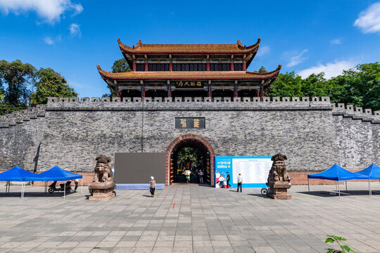 廣漢房湖公園雒城門