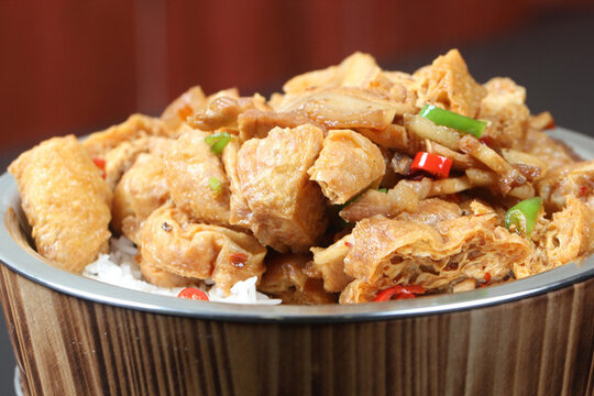 豆腐泡五花肉飯