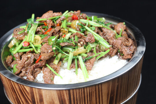 芹菜炒牛肉飯