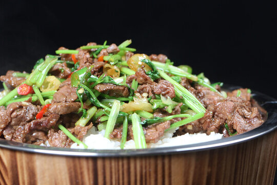 香菜牛肉飯