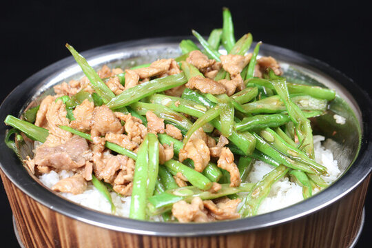 豆角炒肉飯