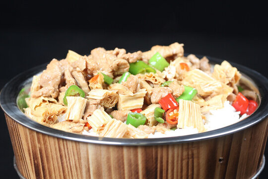 腐竹炒肉飯